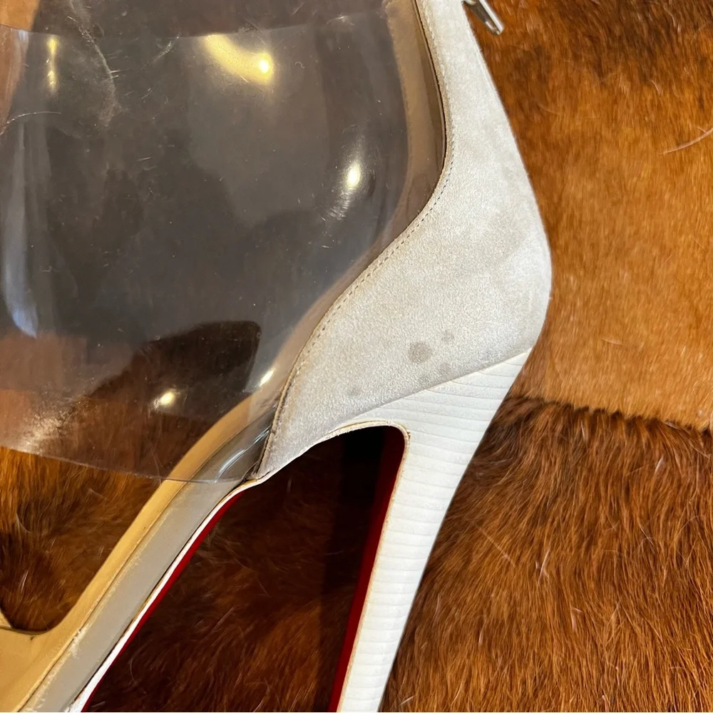 Taylor Swift: Christian Louboutin “Dufoura” Sandals in Smoke/Silver/White - Picture 10 of 15